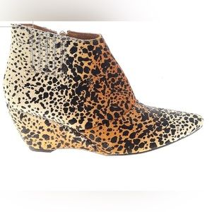 💛Matisse Teddy Ankle Cowhide Wedge Booties 8.5